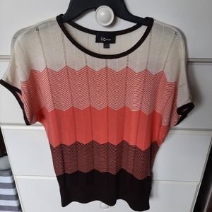 Cute zigzag light sweater/top great condition